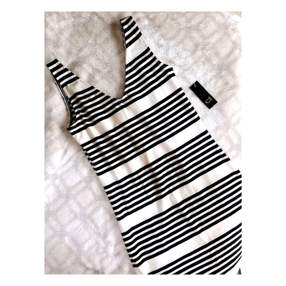 (NEW)DYNAMITE Deep V Basic Knit Dress - Picture 1 of 6